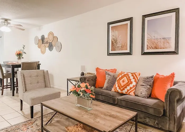 Affordable Retro Retreat 80s Townhome Tallahassee