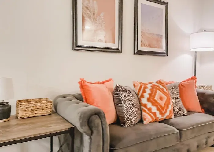 Holiday home Affordable Retro Retreat 80s Townhome *