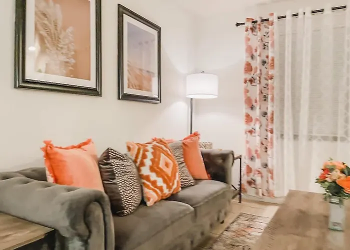 Affordable Retro Retreat 80s Townhome Holiday home Tallahassee