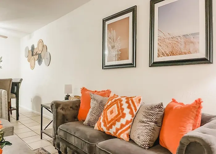 Holiday home Affordable Retro Retreat 80s Townhome *