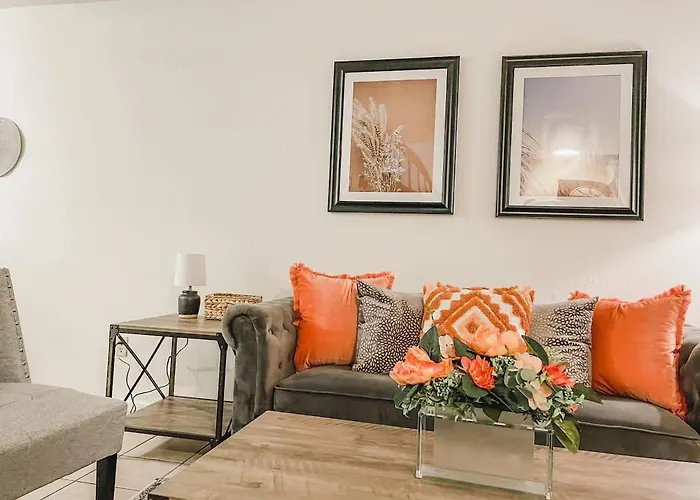 Affordable Retro Retreat 80s Townhome *