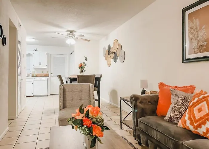 Holiday home Affordable Retro Retreat 80s Townhome