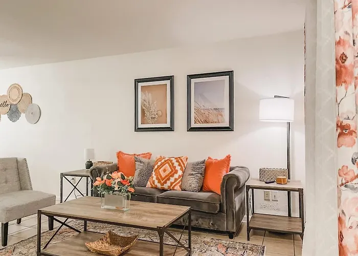 Holiday home Affordable Retro Retreat 80s Townhome