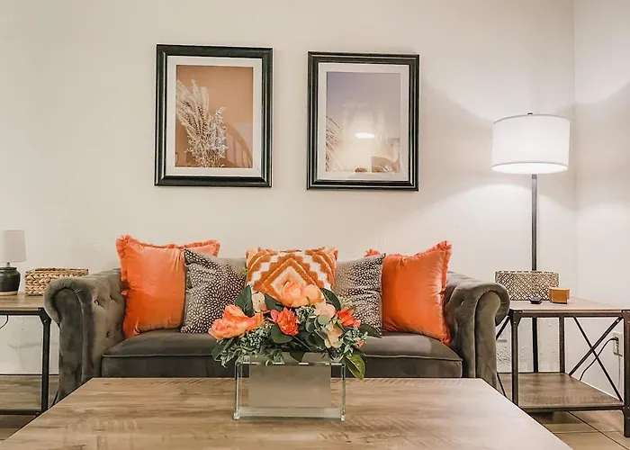 Affordable Retro Retreat 80s Townhome *