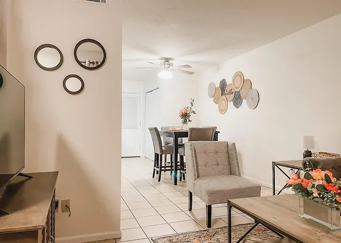 Affordable Retro Retreat 80s Townhome *