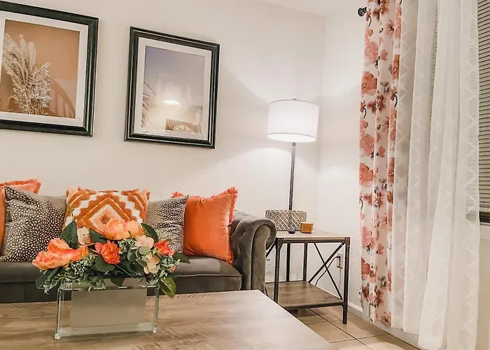 Affordable Retro Retreat 80s Townhome Tallahassee
