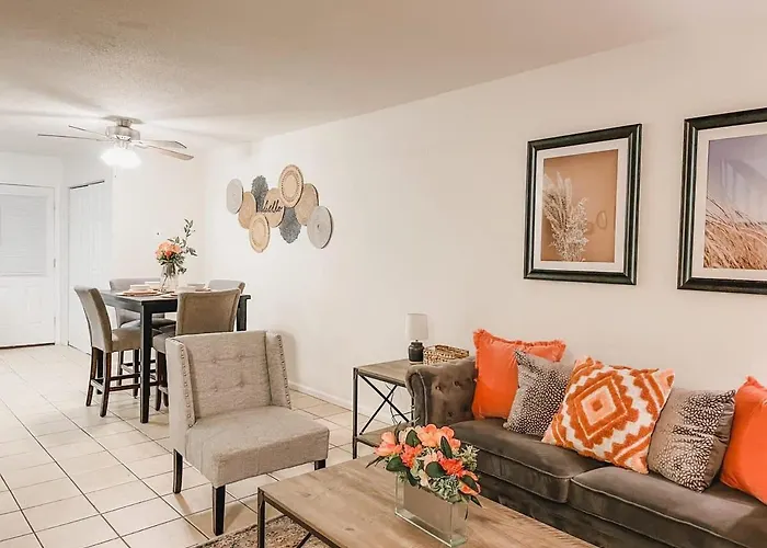 Affordable Retro Retreat 80s Townhome Tallahassee
