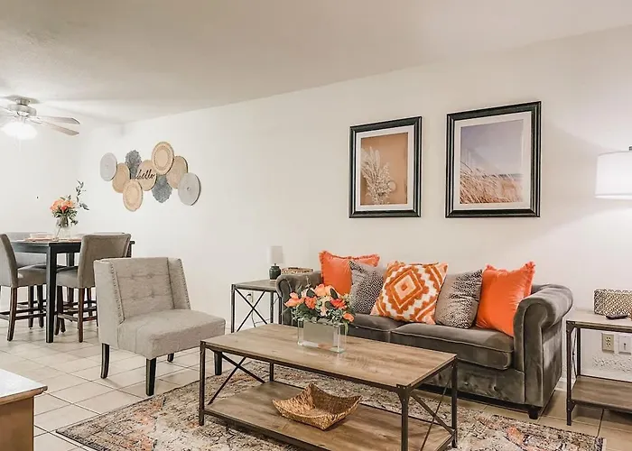 Holiday home Affordable Retro Retreat 80s Townhome