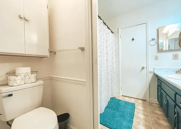 Holiday home Affordable Retro Retreat 80s Townhome *