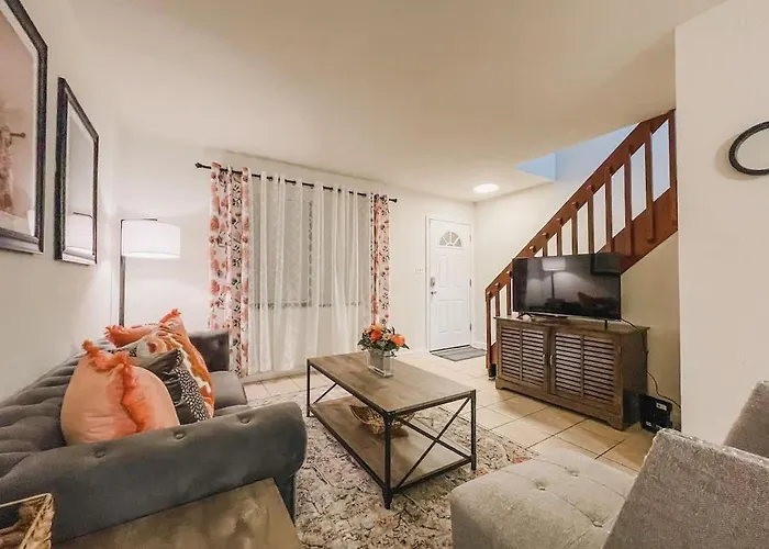 Affordable Retro Retreat 80s Townhome Tallahassee