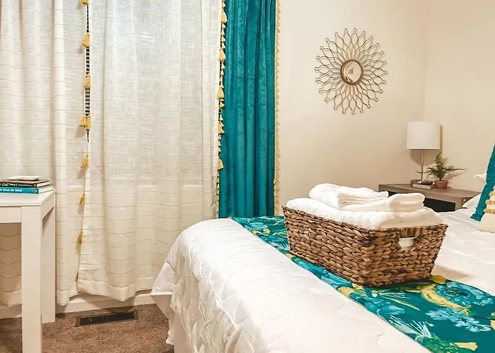 Affordable Retro Retreat 80s Townhome
