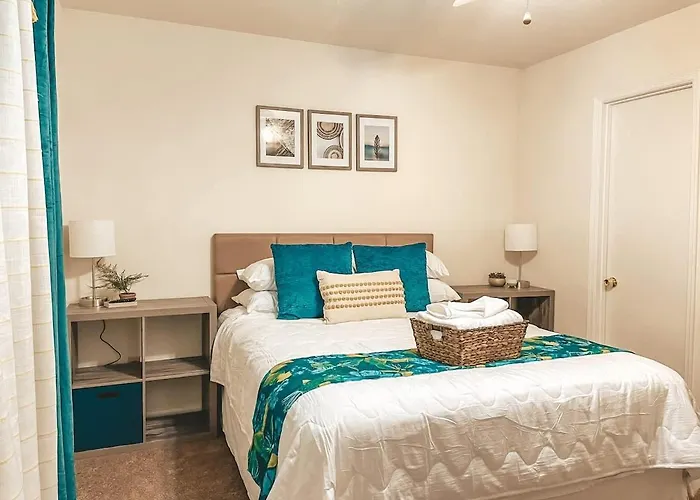 Affordable Retro Retreat 80s Townhome Tallahassee