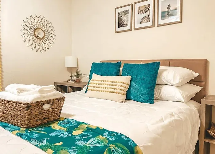 Holiday home Affordable Retro Retreat 80s Townhome *