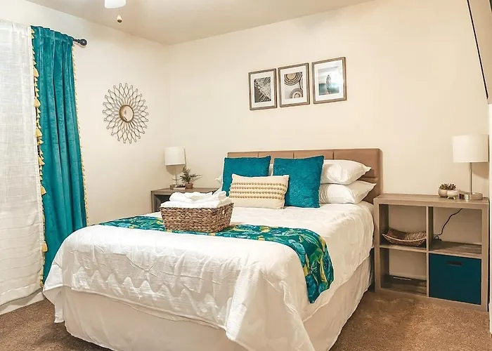 Affordable Retro Retreat 80s Townhome Tallahassee