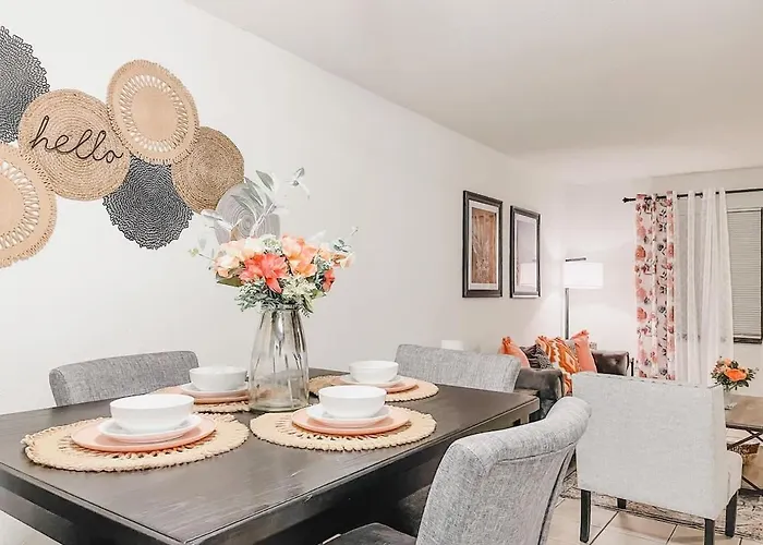Affordable Retro Retreat 80s Townhome Tallahassee