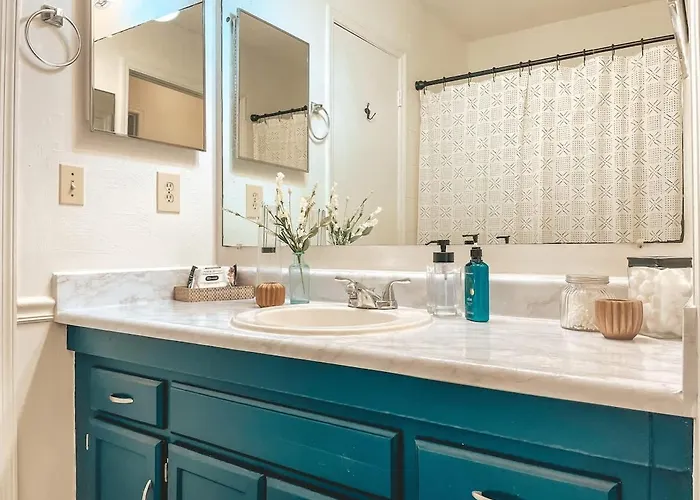 Affordable Retro Retreat 80s Townhome