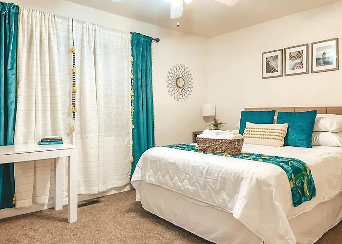Holiday home Affordable Retro Retreat 80s Townhome