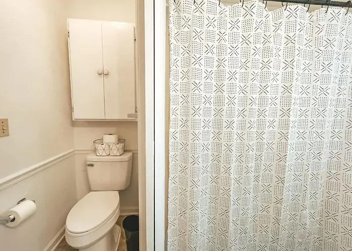 Affordable Retro Retreat 80s Townhome Tallahassee