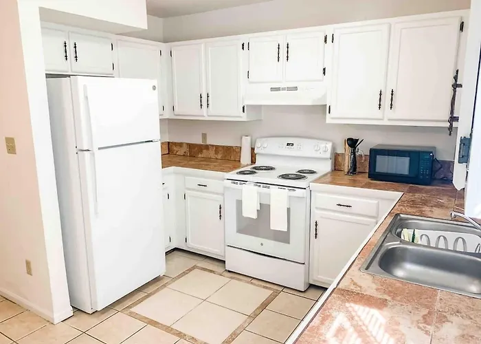 Affordable Retro Retreat 80s Townhome